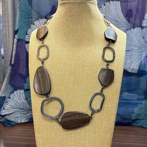 Elegant Wood and Textured Gunmetal Tone Necklace